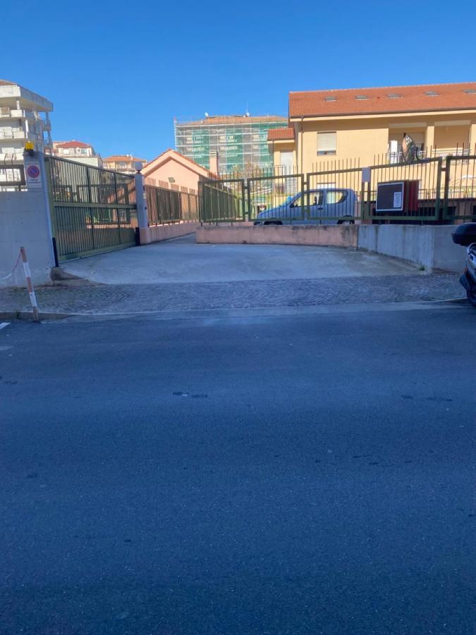 Largodoria - Viaarchivolto, Box Auto Privato Incluso Apartment Албенга Екстериор снимка
